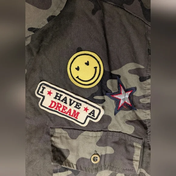 Forever 21 Camouflage Button-Up Shirt with Patches - Picture 3 of 7